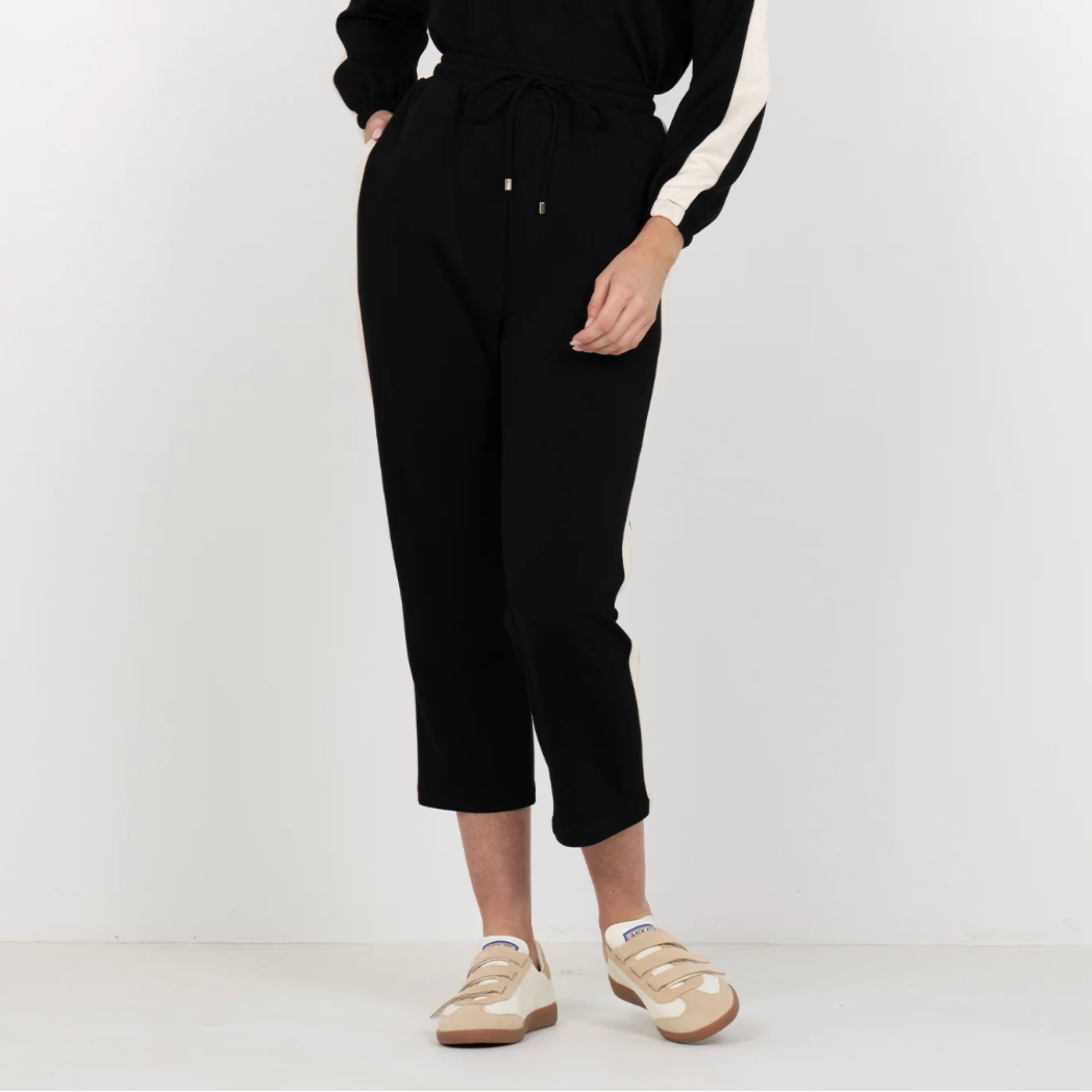 Joy Jogger in Midnight Vanilla